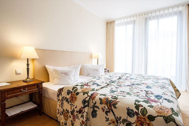 Room 2 of 20