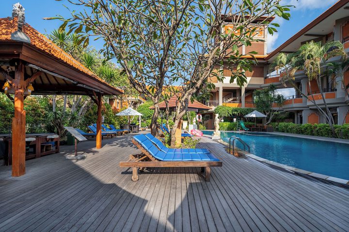 Hotel Pool