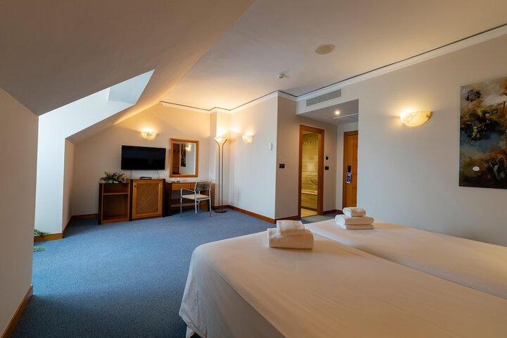 Room 38 of 124