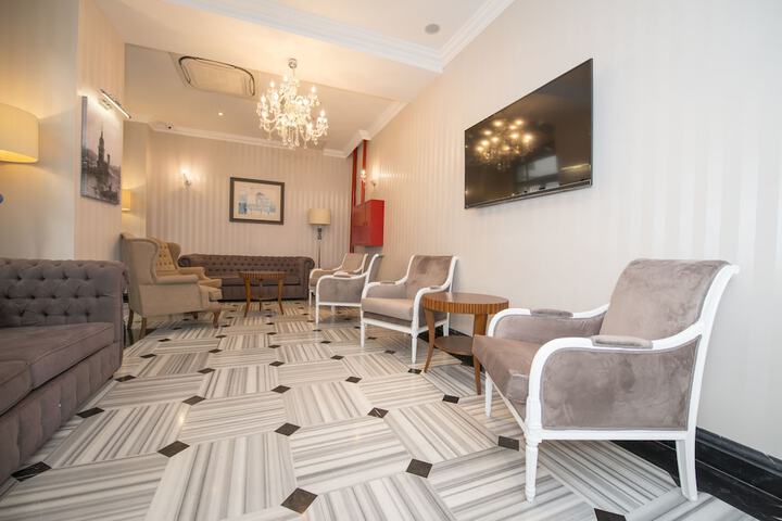 Entrance & Lobby
