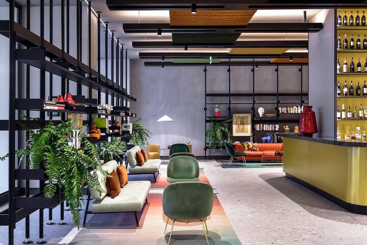 Lounge 95 of 107
