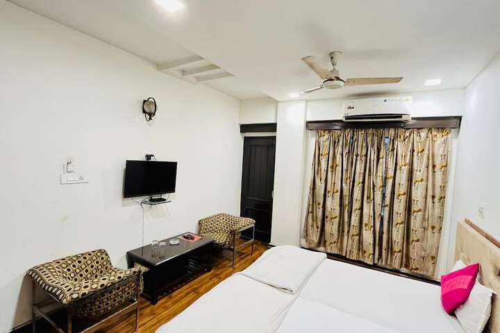 Room 14 of 36