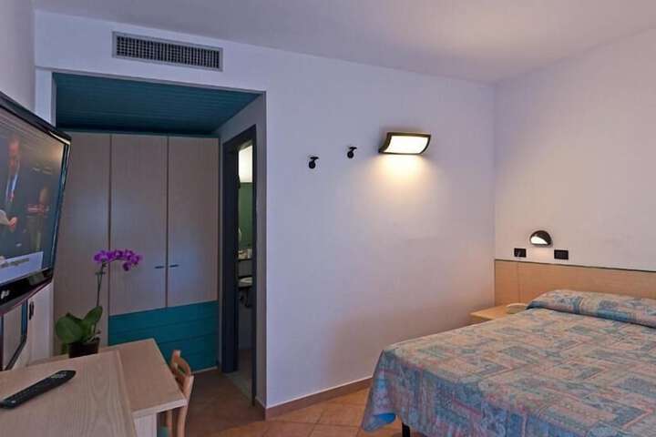 Room 13 of 47