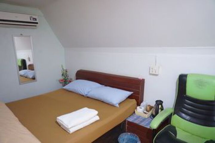 Room 11 of 20