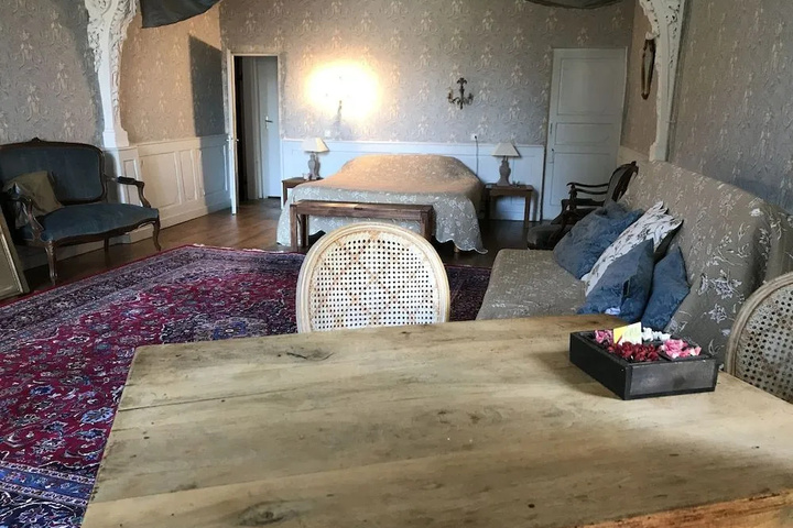 Room 2 of 10