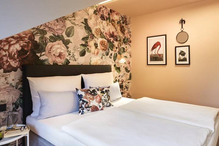 Room 7 of 32