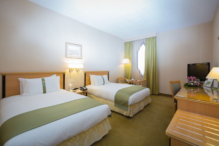 Room 10 of 109
