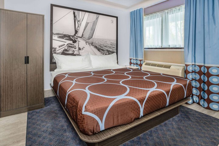 1 King Bed (2 of 5)