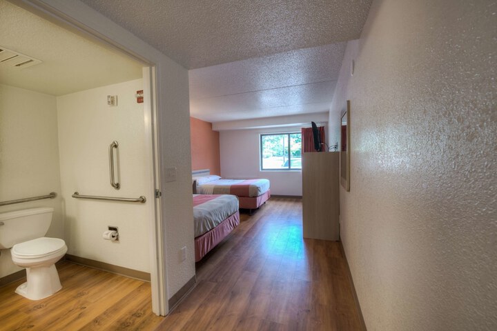 2 Double Beds (15 of 16)
