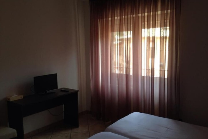 Room 14 of 33