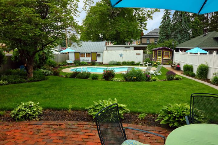 Pool 40 of 49