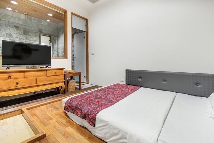 Room 21 of 151