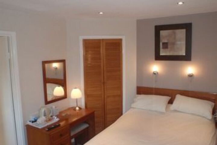 Room 32 of 61