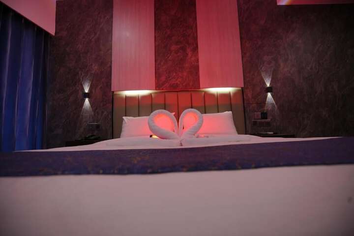 Room 10 of 77