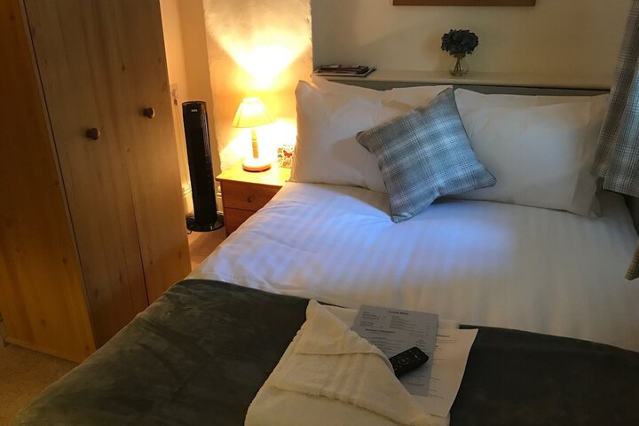 Room 2 of 27