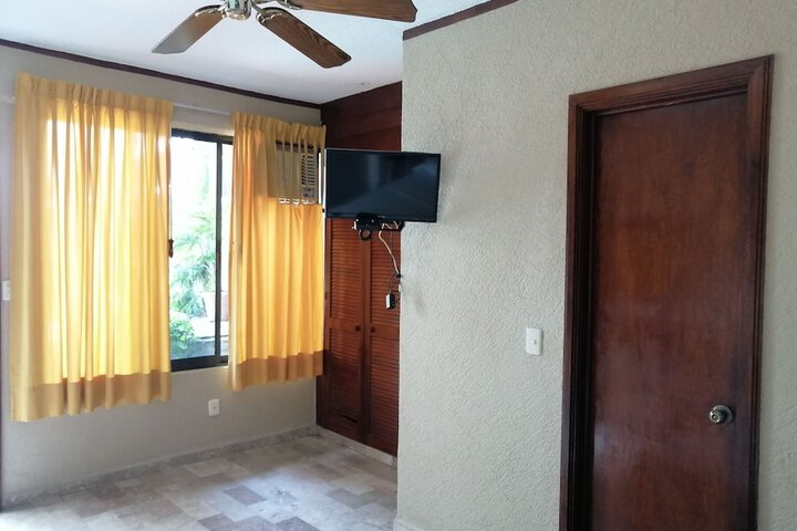 Room 6 of 90