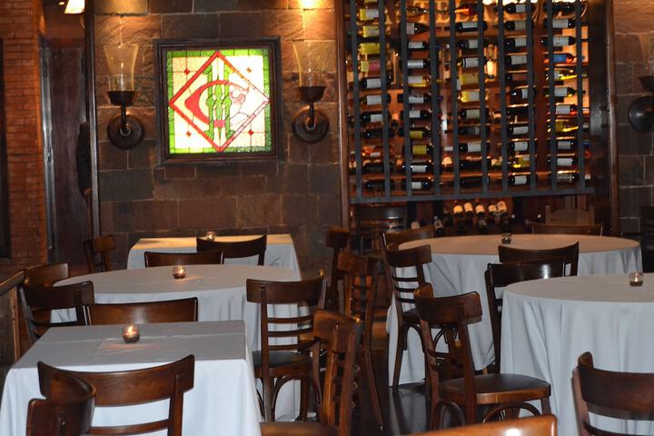 Dining 51 of 90