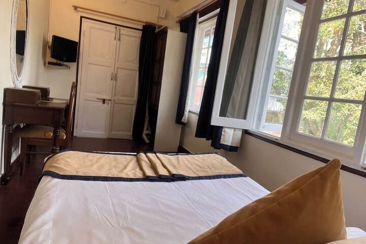Room 51 of 174