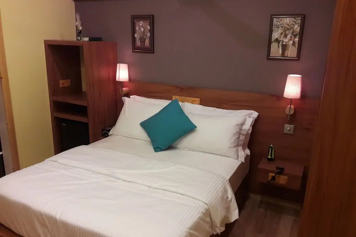 Room 3 of 9