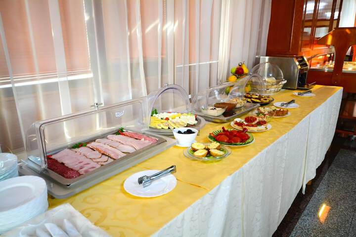 Dining 26 of 39