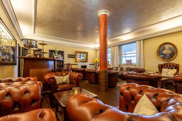 Lounge 67 of 102