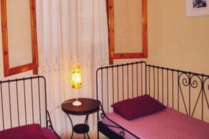 Room 12 of 18