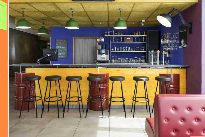 Snack bar