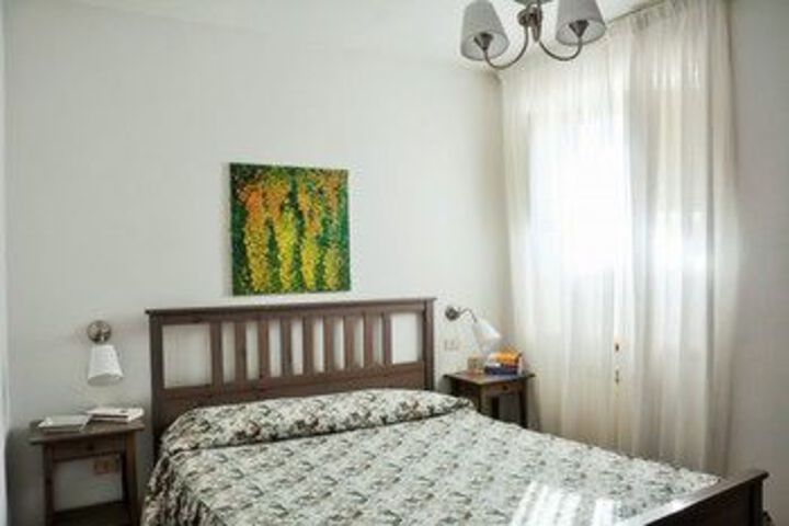Room 5 of 18