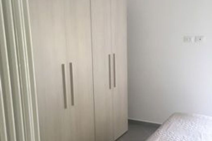 Room 4 of 12