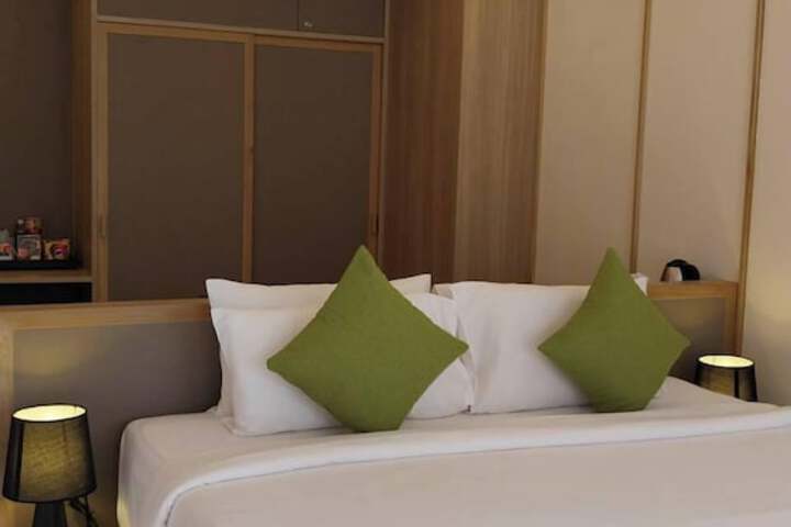 Room 100 of 174