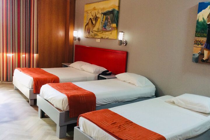 Room 16 of 39
