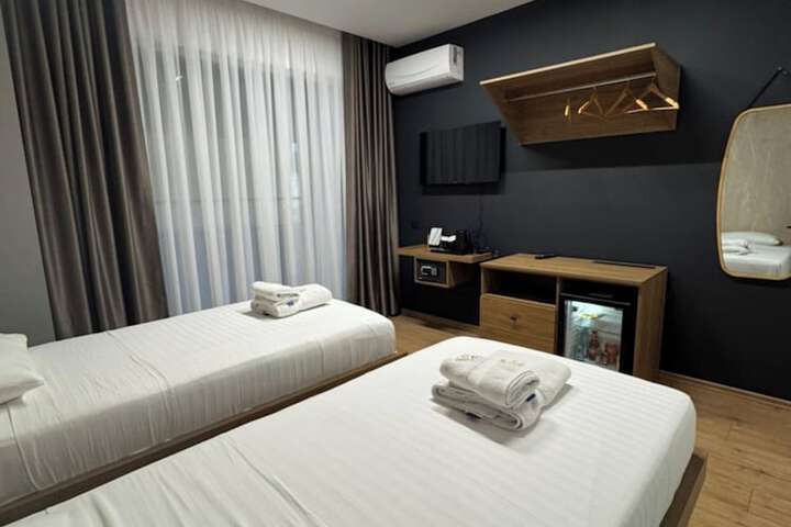 Room 52 of 123