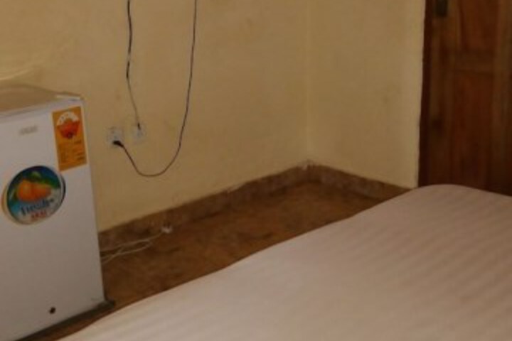 Room 6 of 16