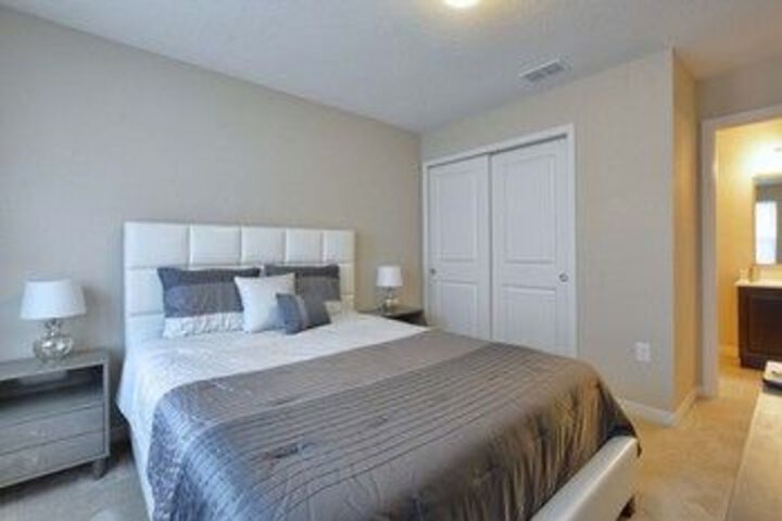Room 10 of 26