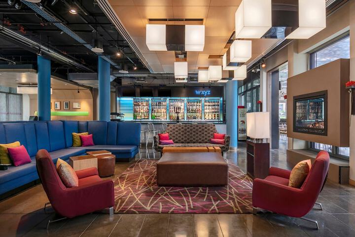 Entrance & Lobby