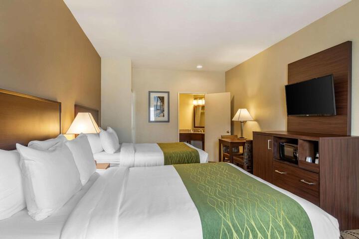 1 King Bed (6 of 18)