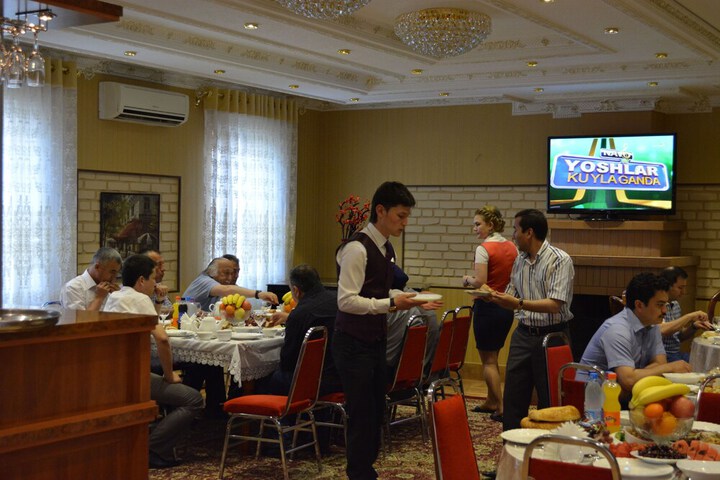Dining 37 of 39