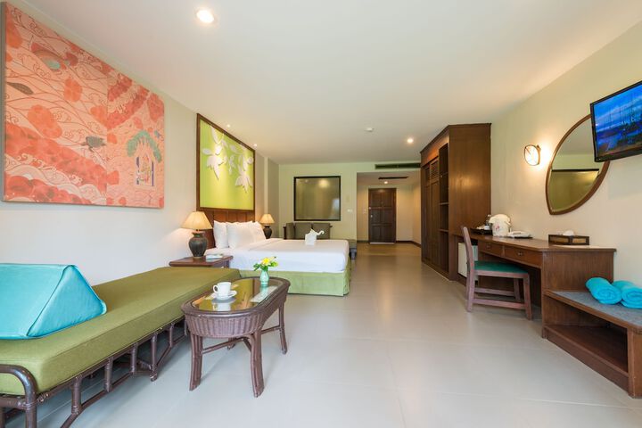 Room 28 of 90