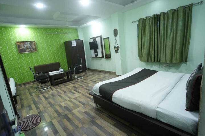 Room 2 of 6