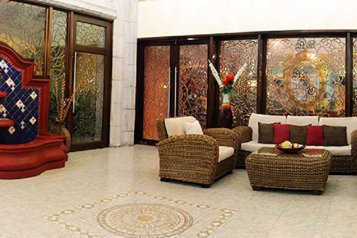 Entrance & Lobby