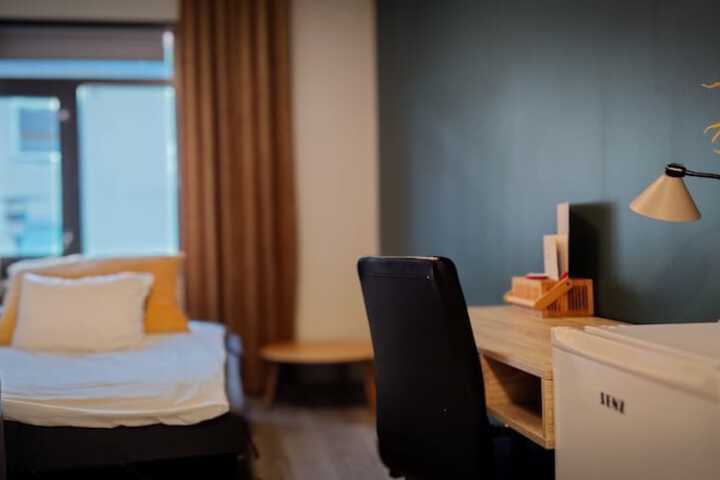 Room 10 of 28
