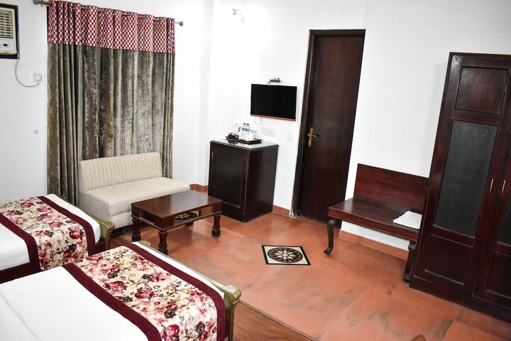 Room 12 of 62