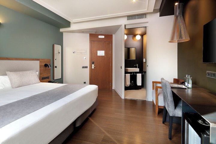 Room 10 of 48