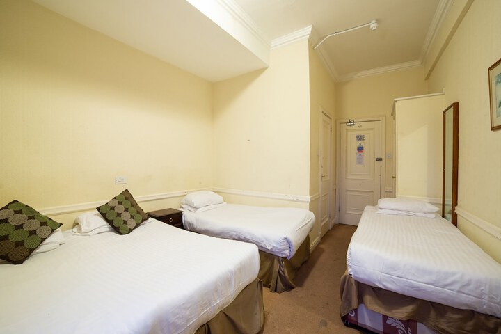Room 8 of 36