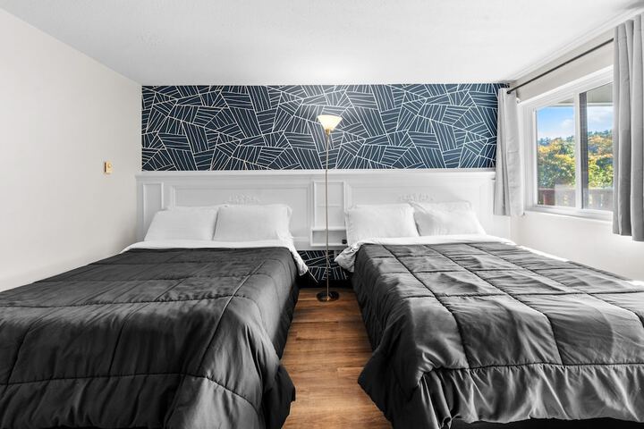 Room 27 of 77