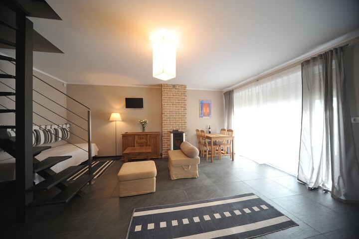 Room 9 of 28