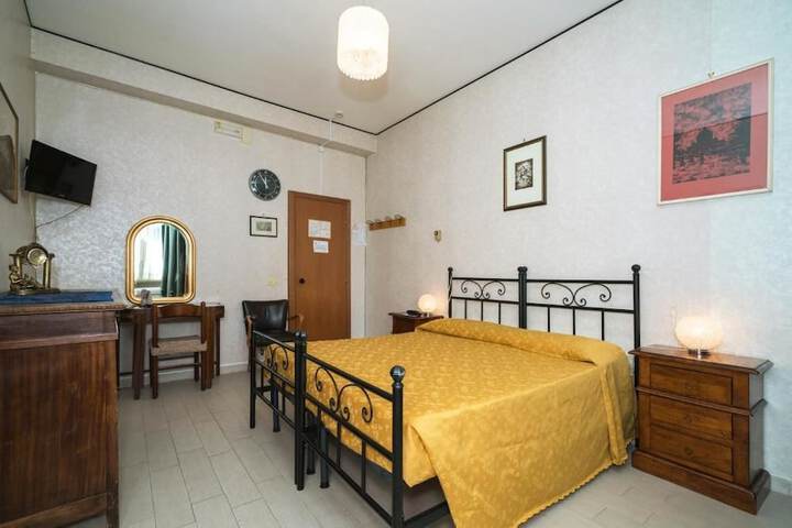 Room 7 of 34