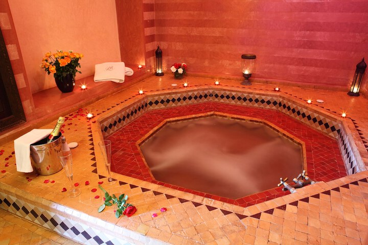 Jetted tub