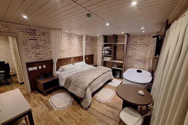 Room 43 of 82