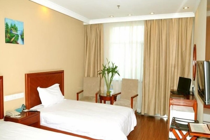 Room 9 of 52